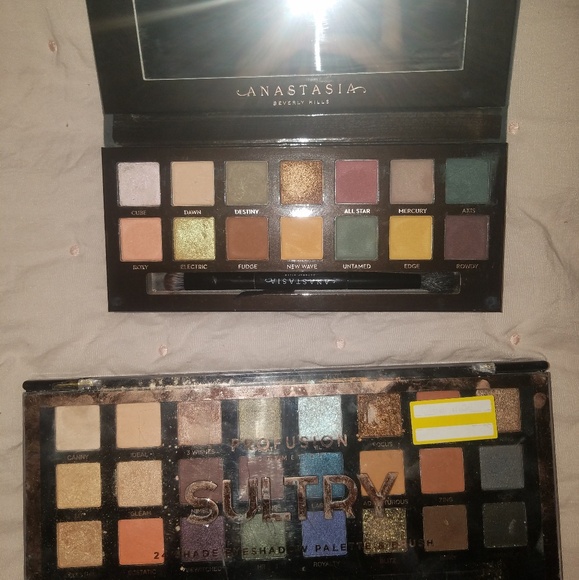 Makeup bundle - Picture 1 of 1